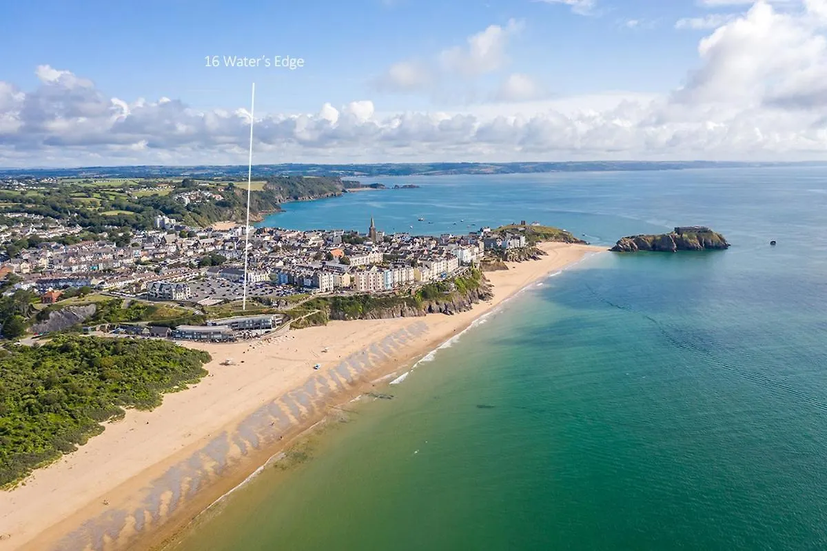 16 Waters Edge * Tenby