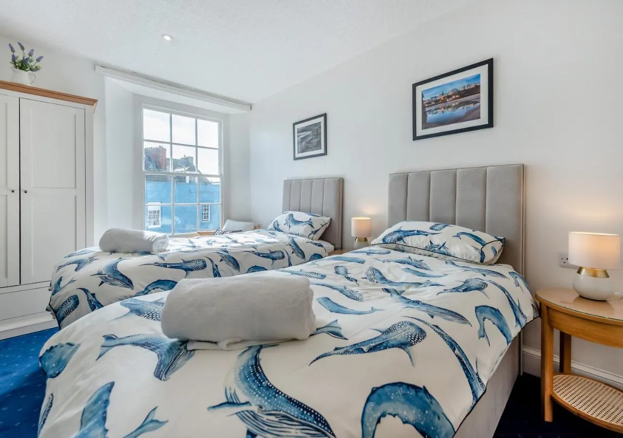 Clifton House Holiday home Tenby