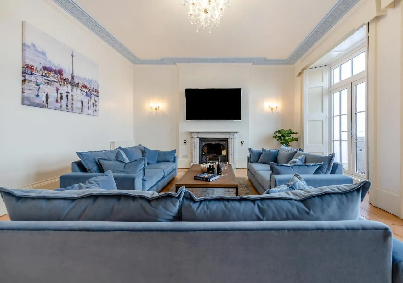 Holiday home Clifton House *