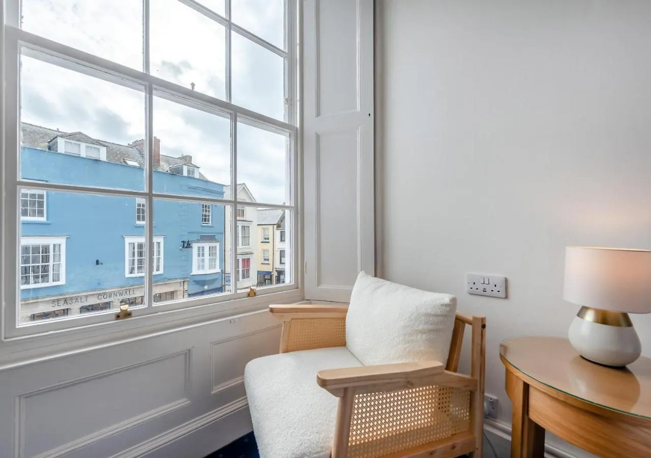 Clifton House * Tenby