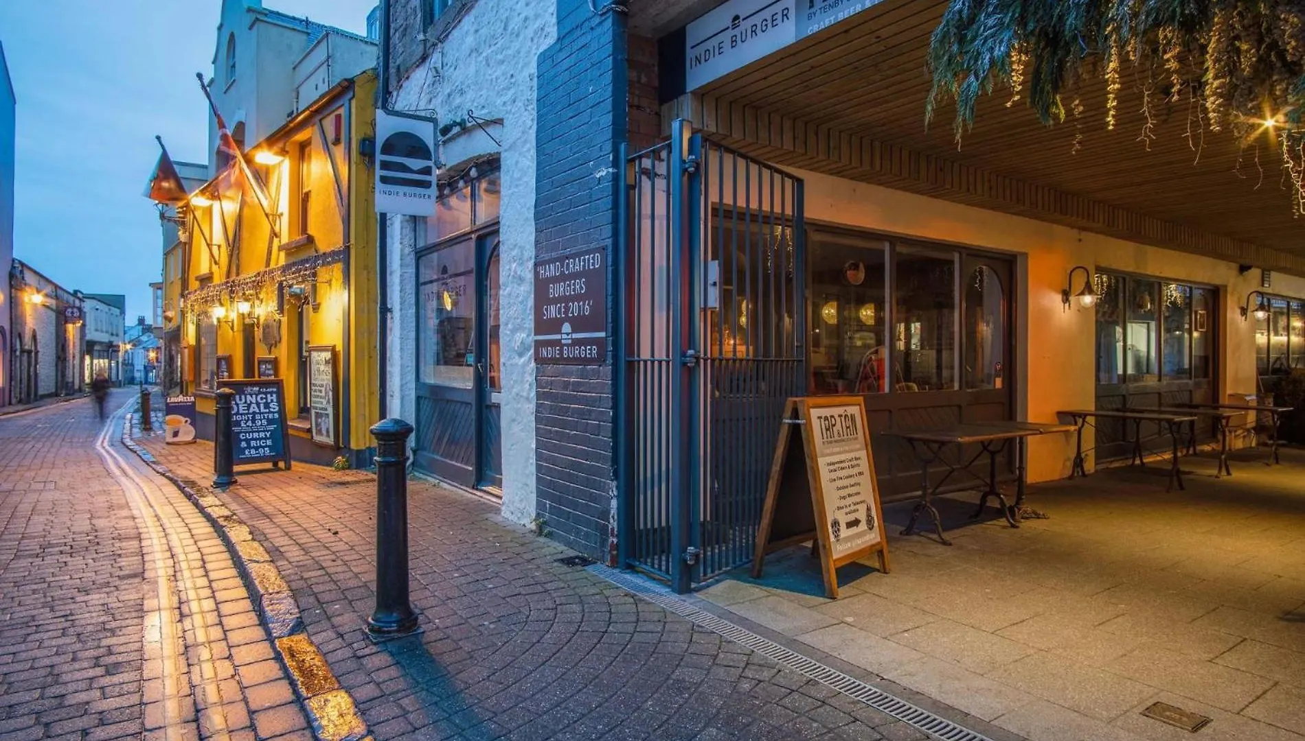 Penthouse At The Mews - 2 Bed - *