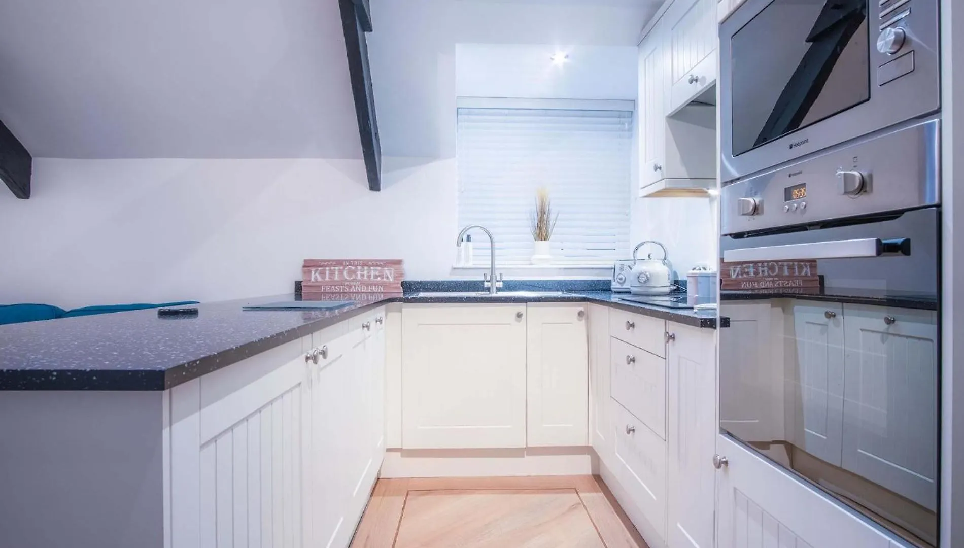 Apartment Penthouse At The Mews - 2 Bed - *
