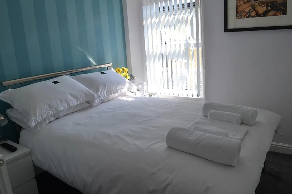 White Rose * Tenby
