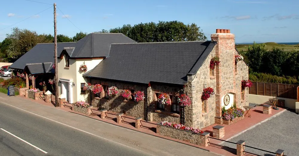 New Overlander Inn Penally