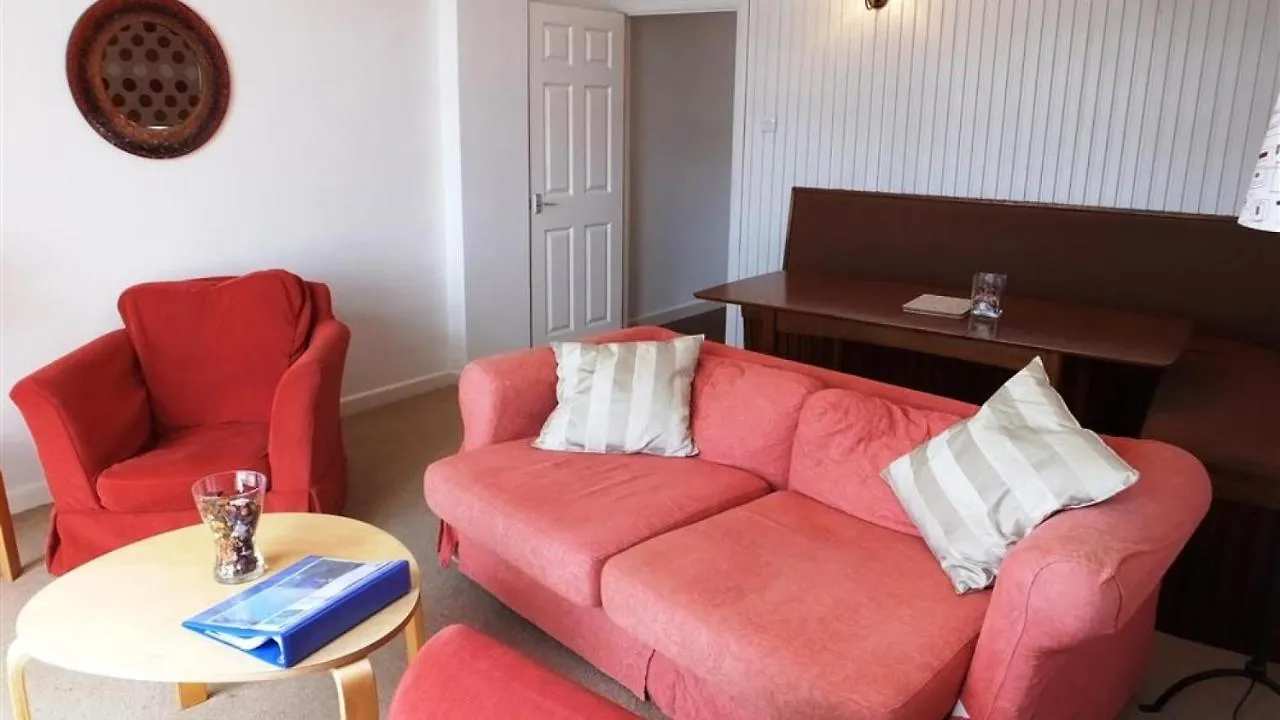 Cwrt Yr Wylan 1 * Tenby
