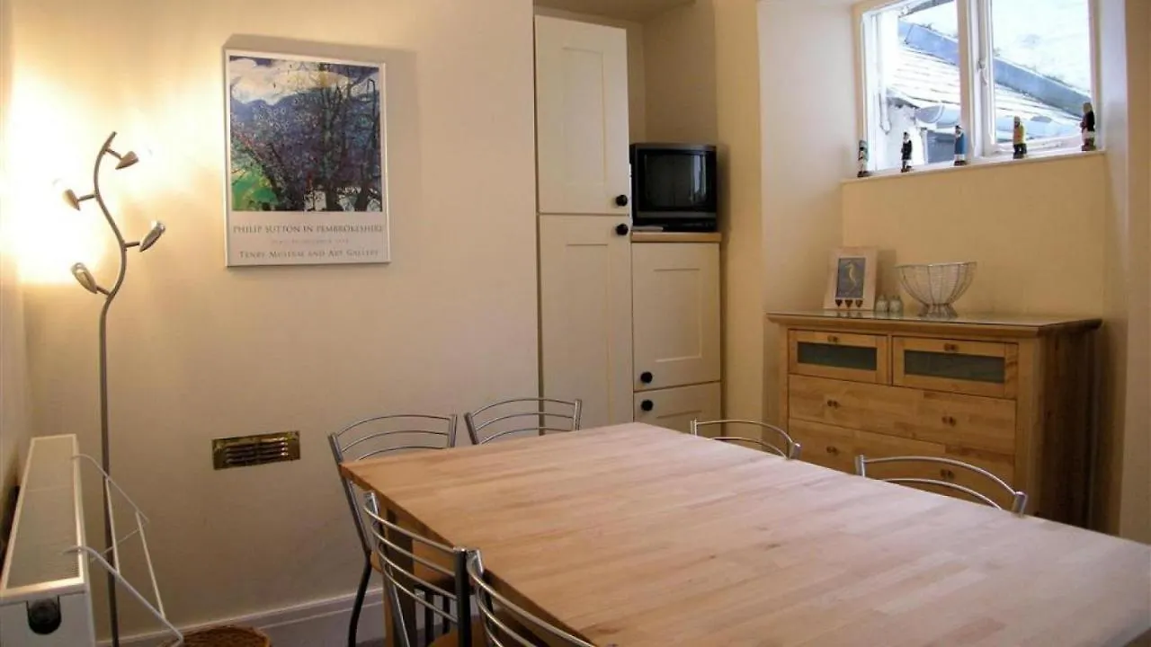 Frogmore Terrace 1