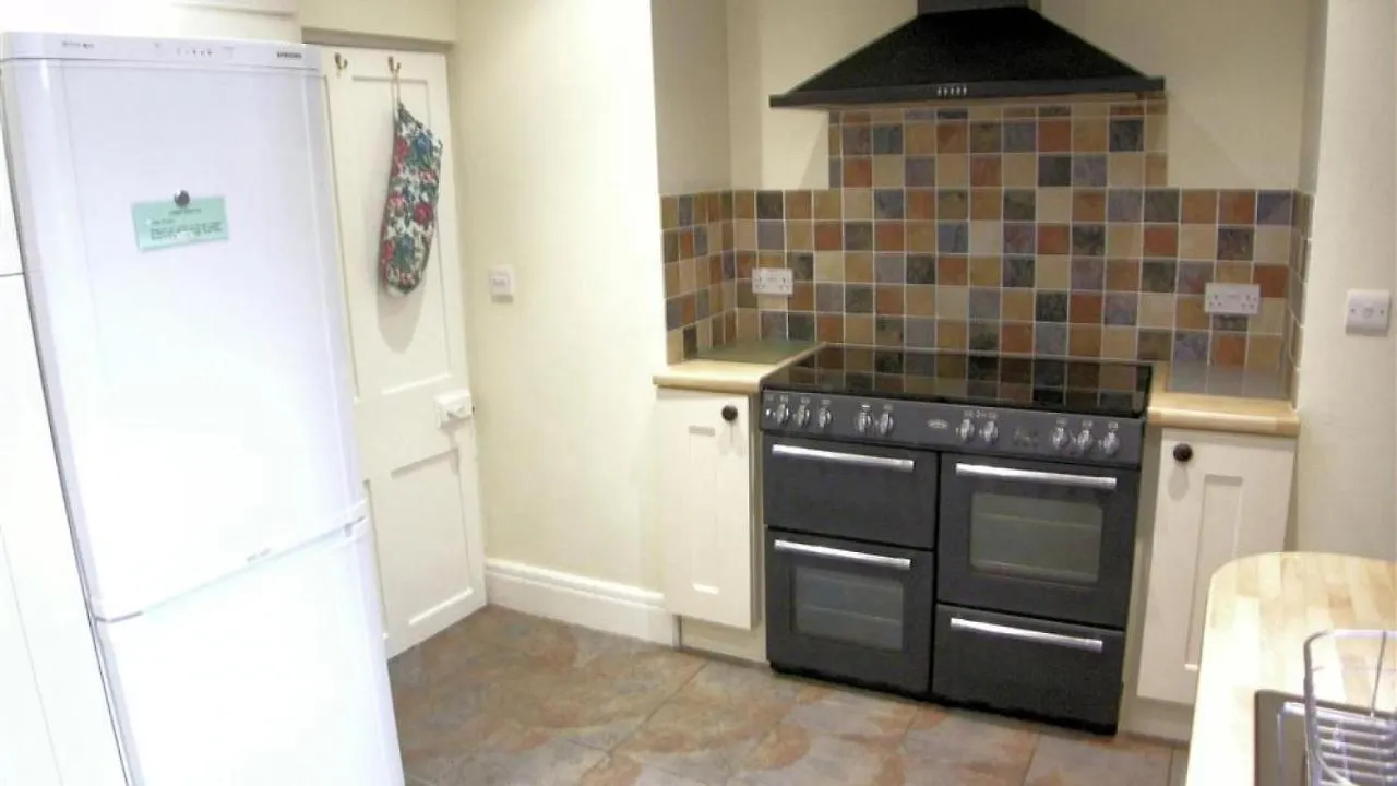 Frogmore Terrace 1 Apartment *