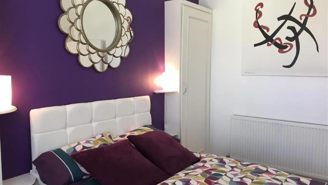 The Pink House Apartment *