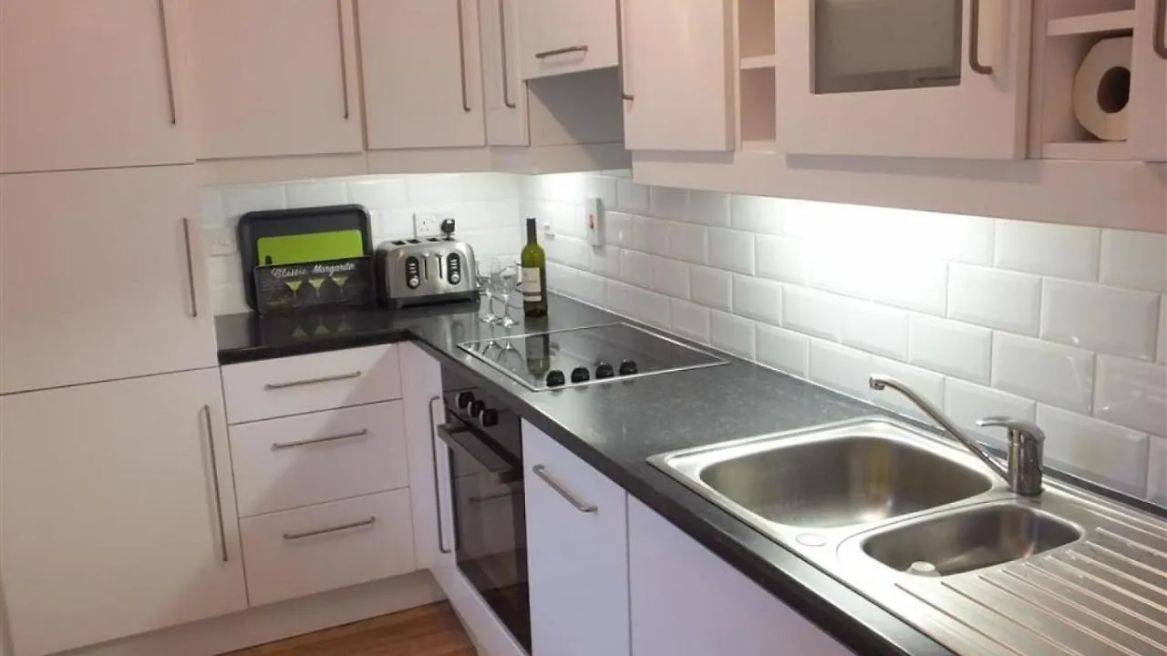 Cobra House Flat 5 Apartment *