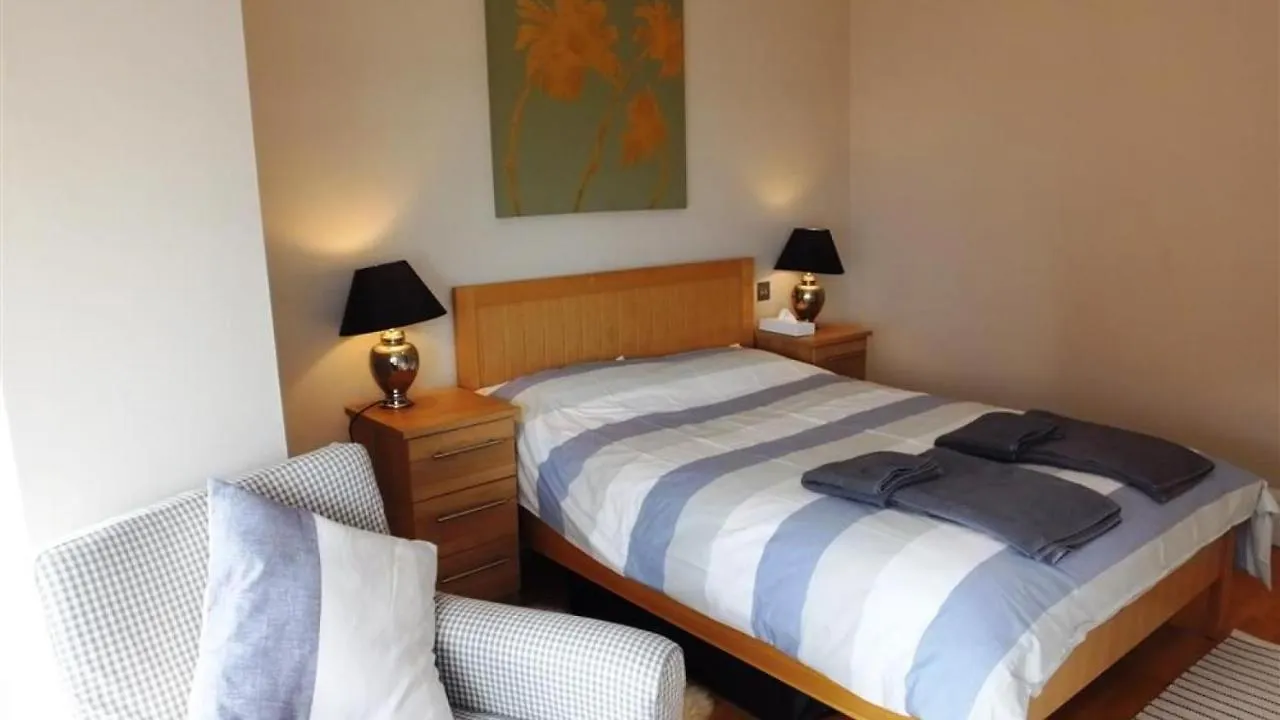 Paragon House 3 * Tenby