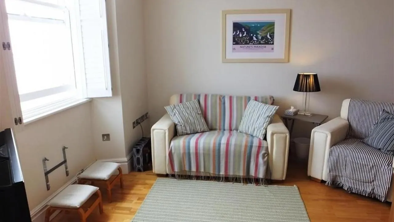 Paragon House 3 Apartment *