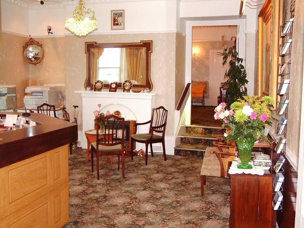Clarence House Szálloda 2*