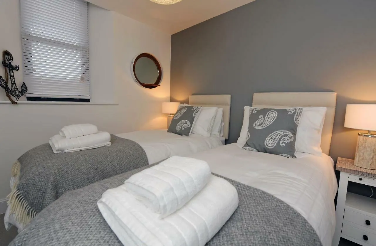 2 Waterstone House Tenby