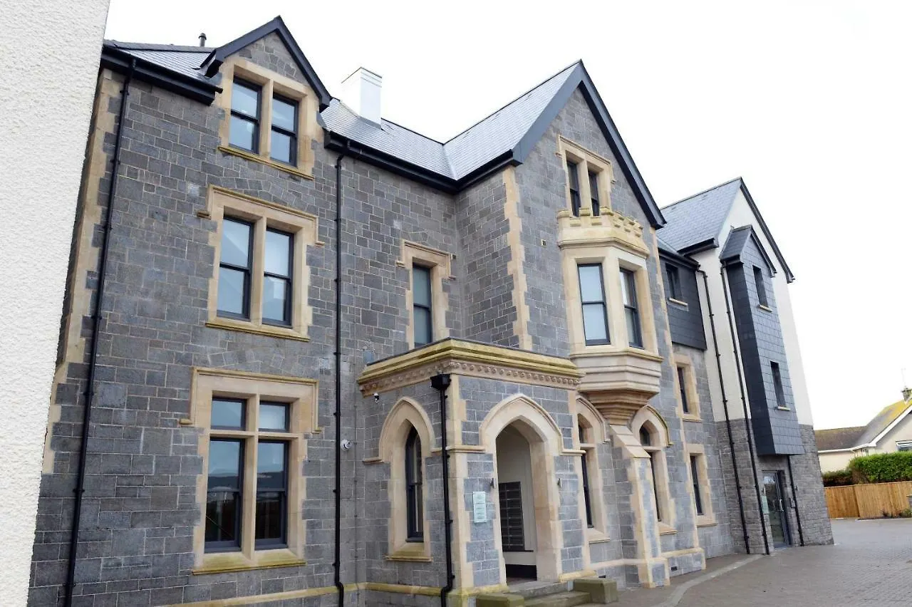 2 Waterstone House Tenby