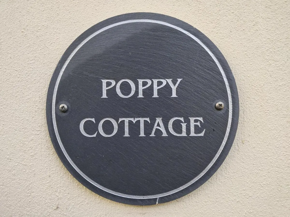 Holiday home Poppy *