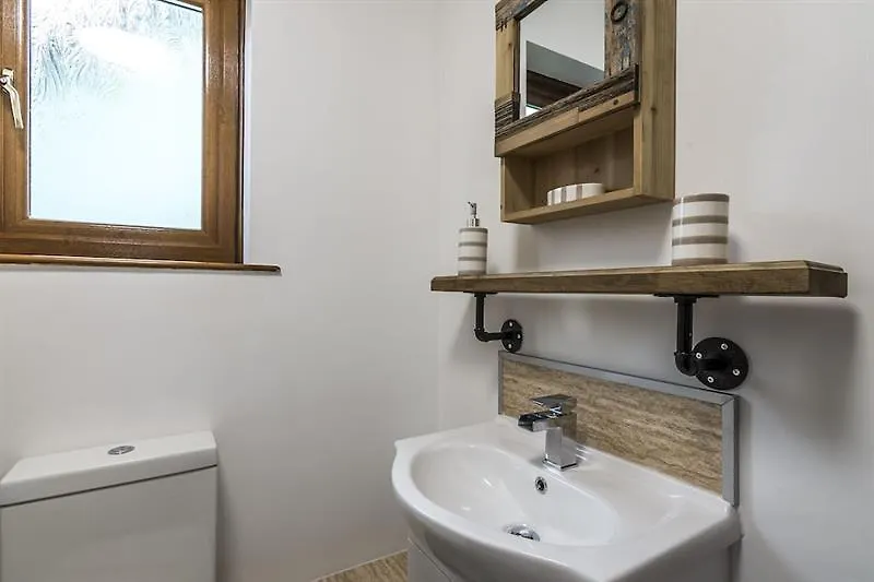 Field View - 3 Bedroom - Saint Florence Tenby