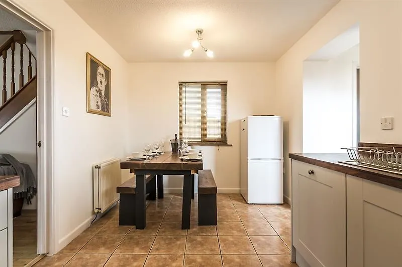 Field View - 3 Bedroom - Saint Florence Tenby
