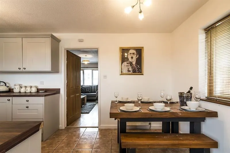 Field View - 3 Bedroom - Saint Florence Holiday home Tenby