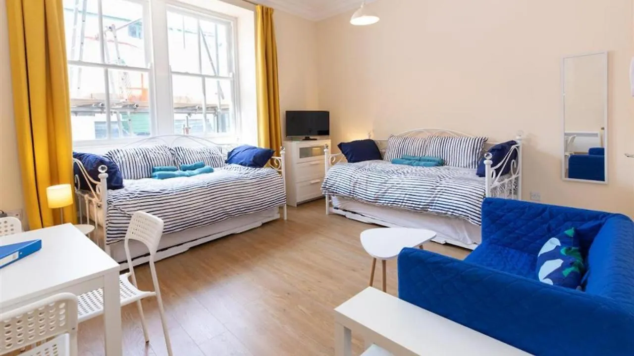 بيت للعطل Royal Victoria Crt 6 *