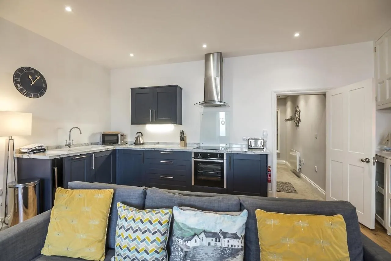 Sea Legs - 2 Bedroom - Windsor House - *