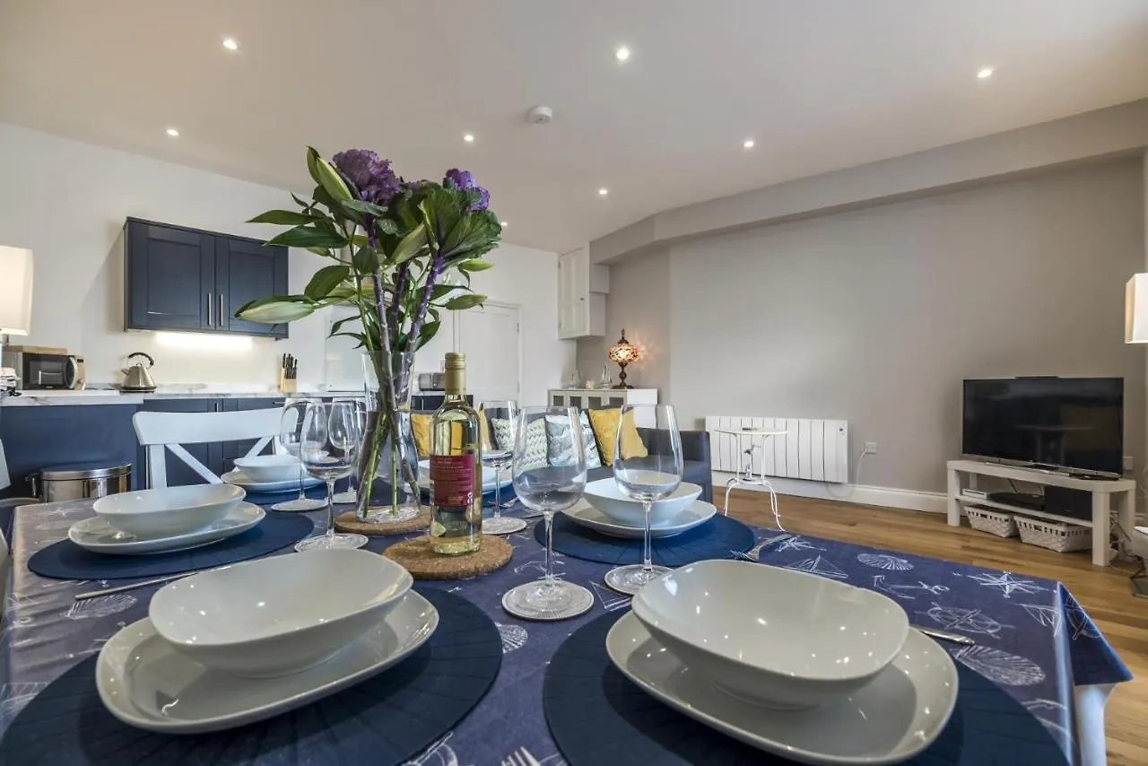 Sea Legs - 2 Bedroom - Windsor House - Tenby