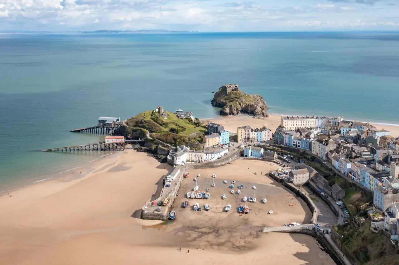 Coach 3* Tenby