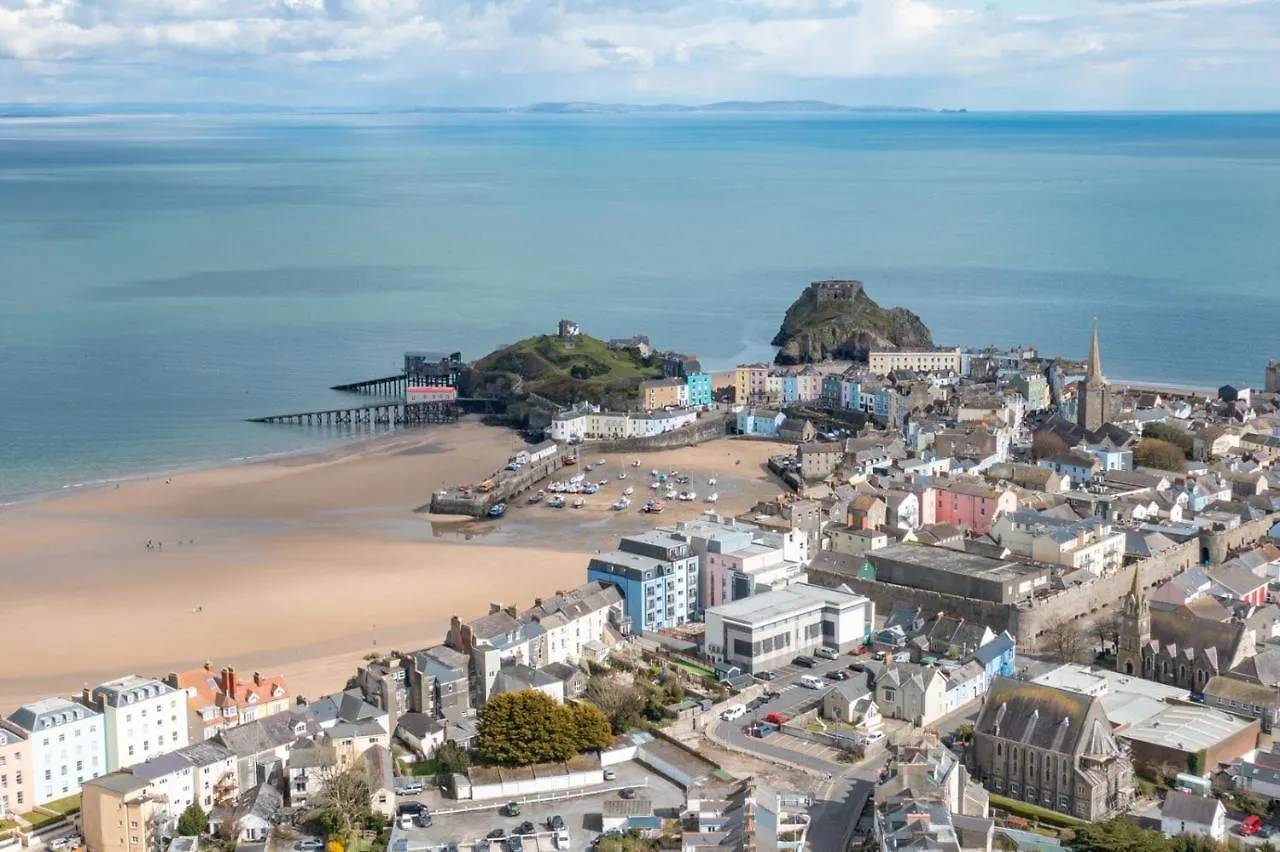 Coach 3* Tenby