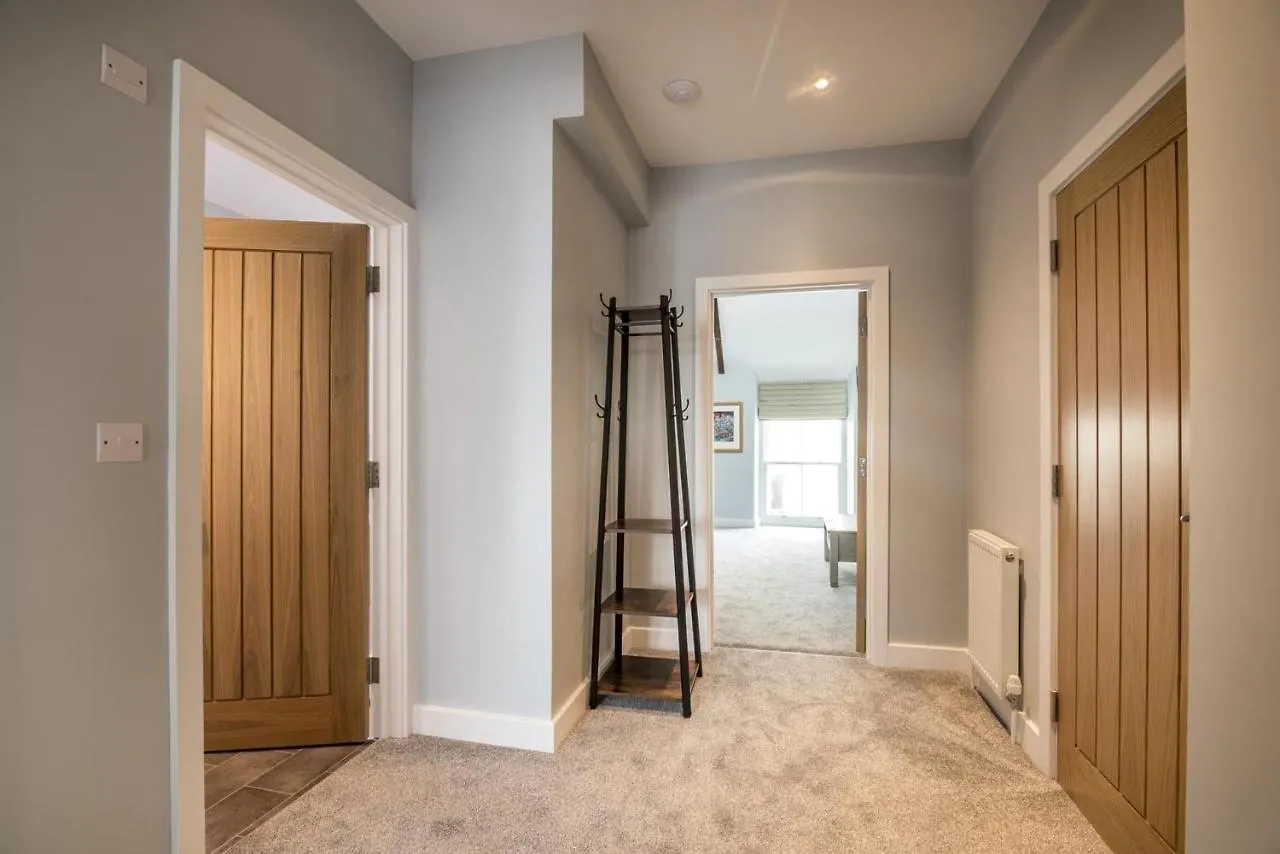 To Mawr - 2 Bedroom - *