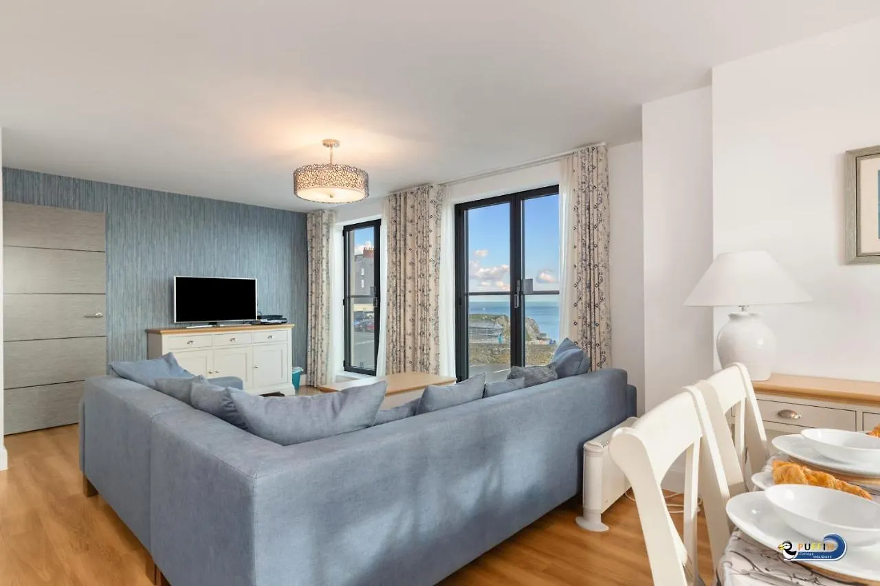 Apartment 8 Waterstone House - Luxury Apartment, Sea Views, Pet Friendly Tenby