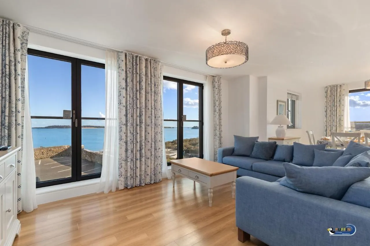 8 Waterstone House - Luxury Apartment, Sea Views, Pet Friendly * Tenby