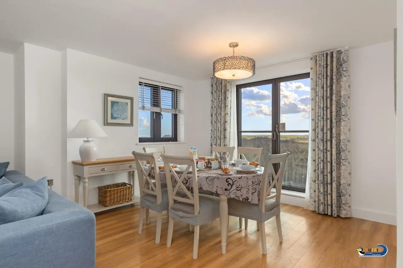 8 Waterstone House - Luxury Apartment, Sea Views, Pet Friendly Tenby