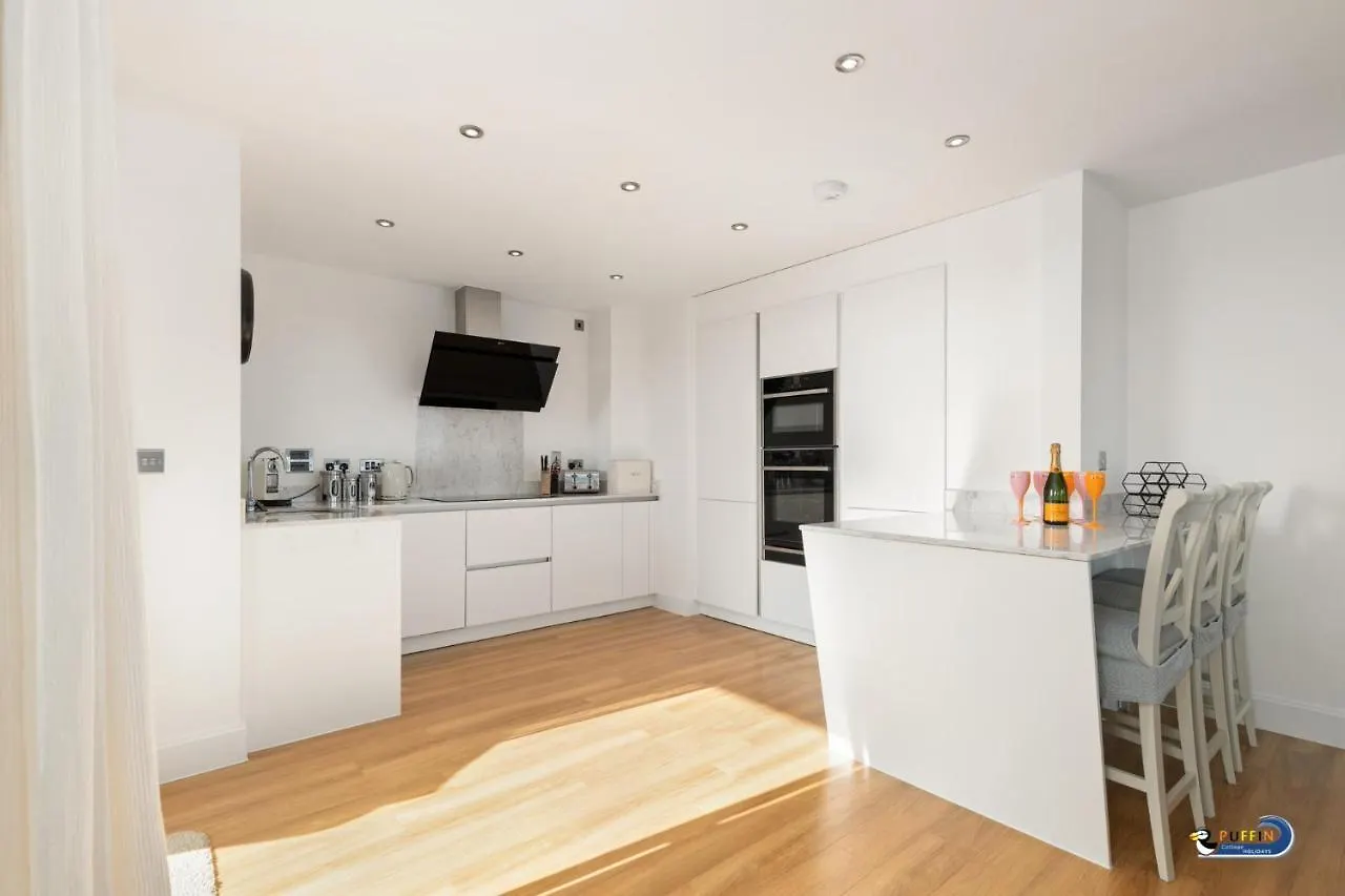 8 Waterstone House - Luxury Apartment, Sea Views, Pet Friendly Apartment *