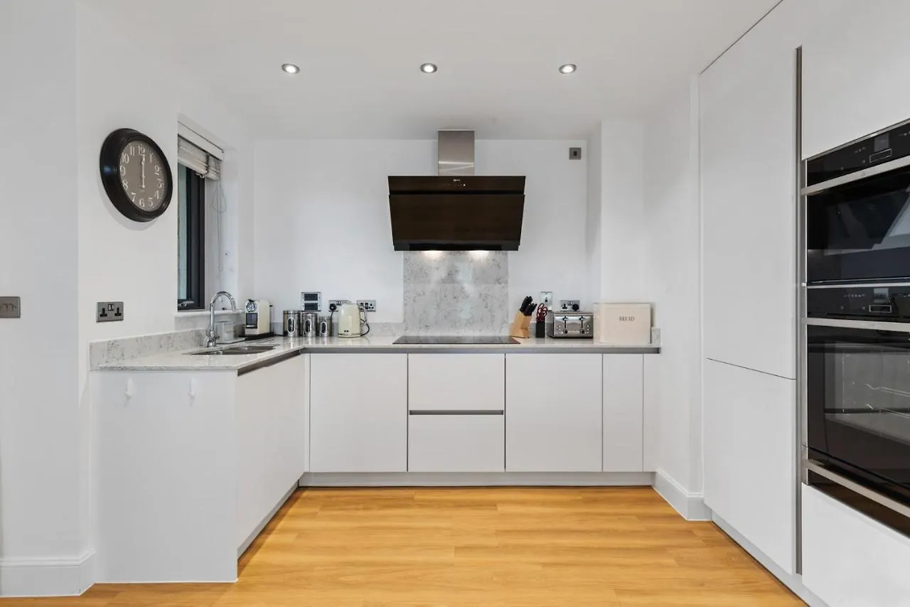 8 Waterstone House - Luxury Apartment, Sea Views, Pet Friendly *