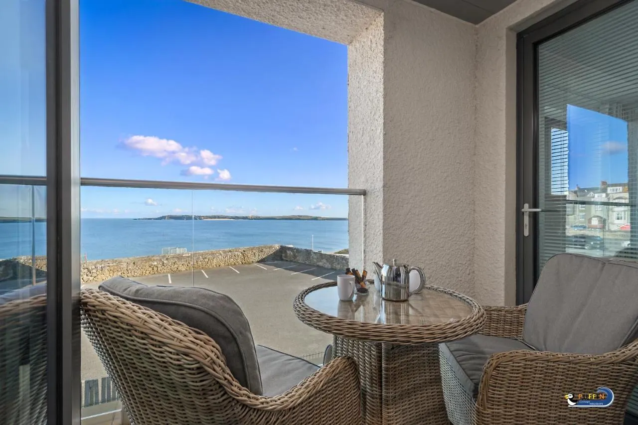 8 Waterstone House - Luxury Apartment, Sea Views, Pet Friendly Tenby