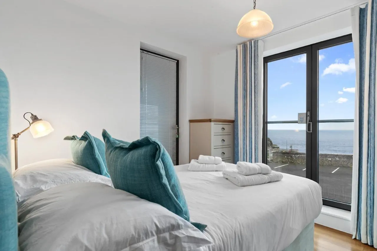 8 Waterstone House - Luxury Apartment, Sea Views, Pet Friendly Tenby