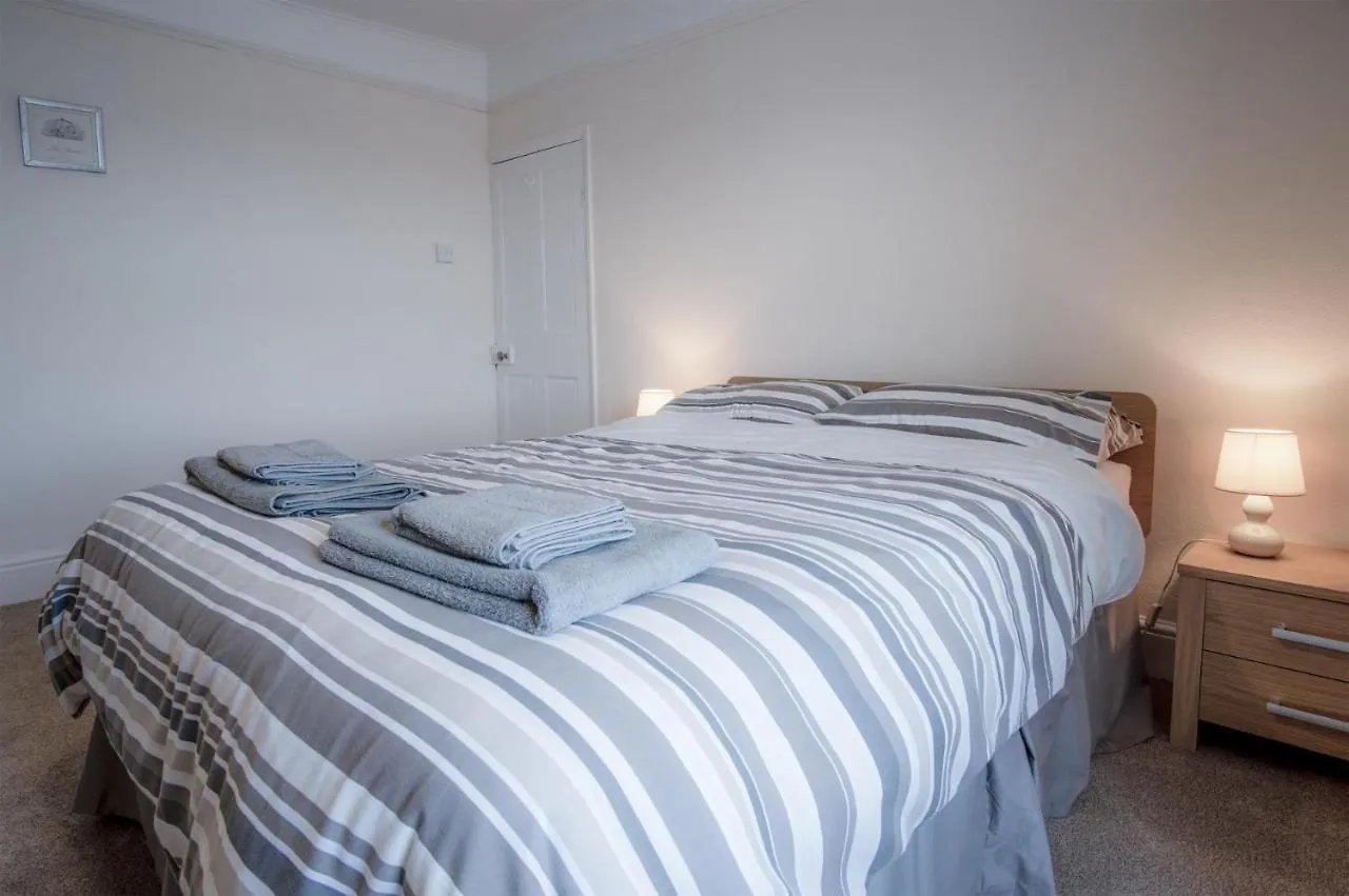 Dragons Den - 2 Bedroom - Apartment Tenby