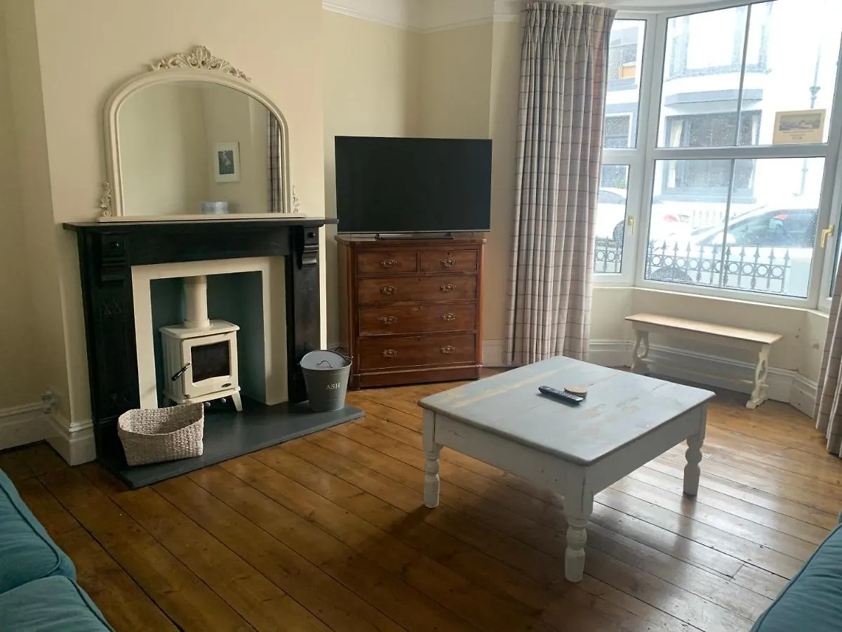 Holiday home Beautiful House, Pets Allowed Tenby