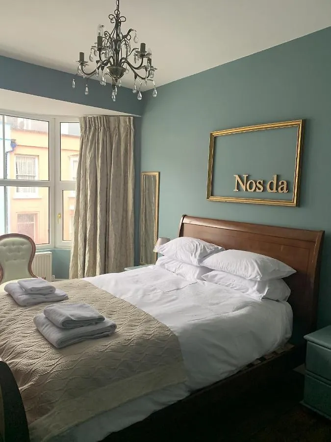 Beautiful House, Pets Allowed Tenby