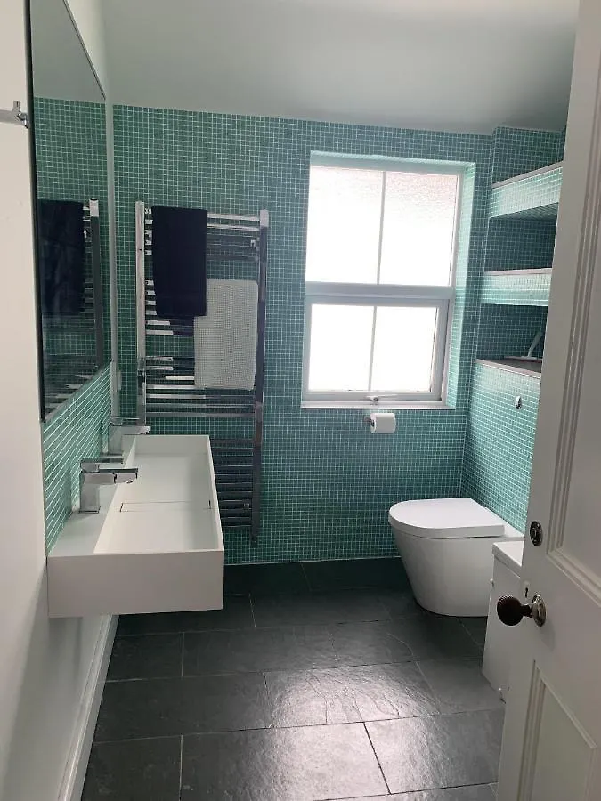 Beautiful House, Pets Allowed Tenby