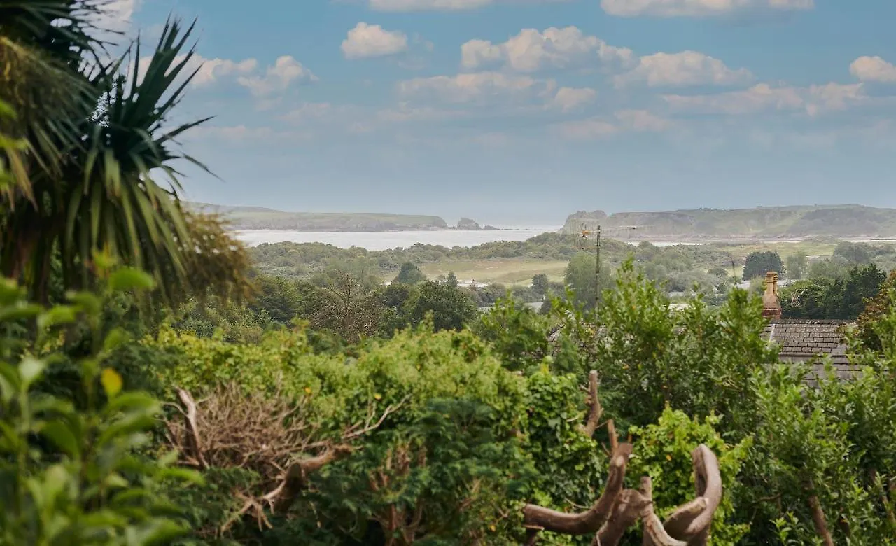 Sea Gem- Beautiful Family With Stunning Sea Views & Garden Holiday home