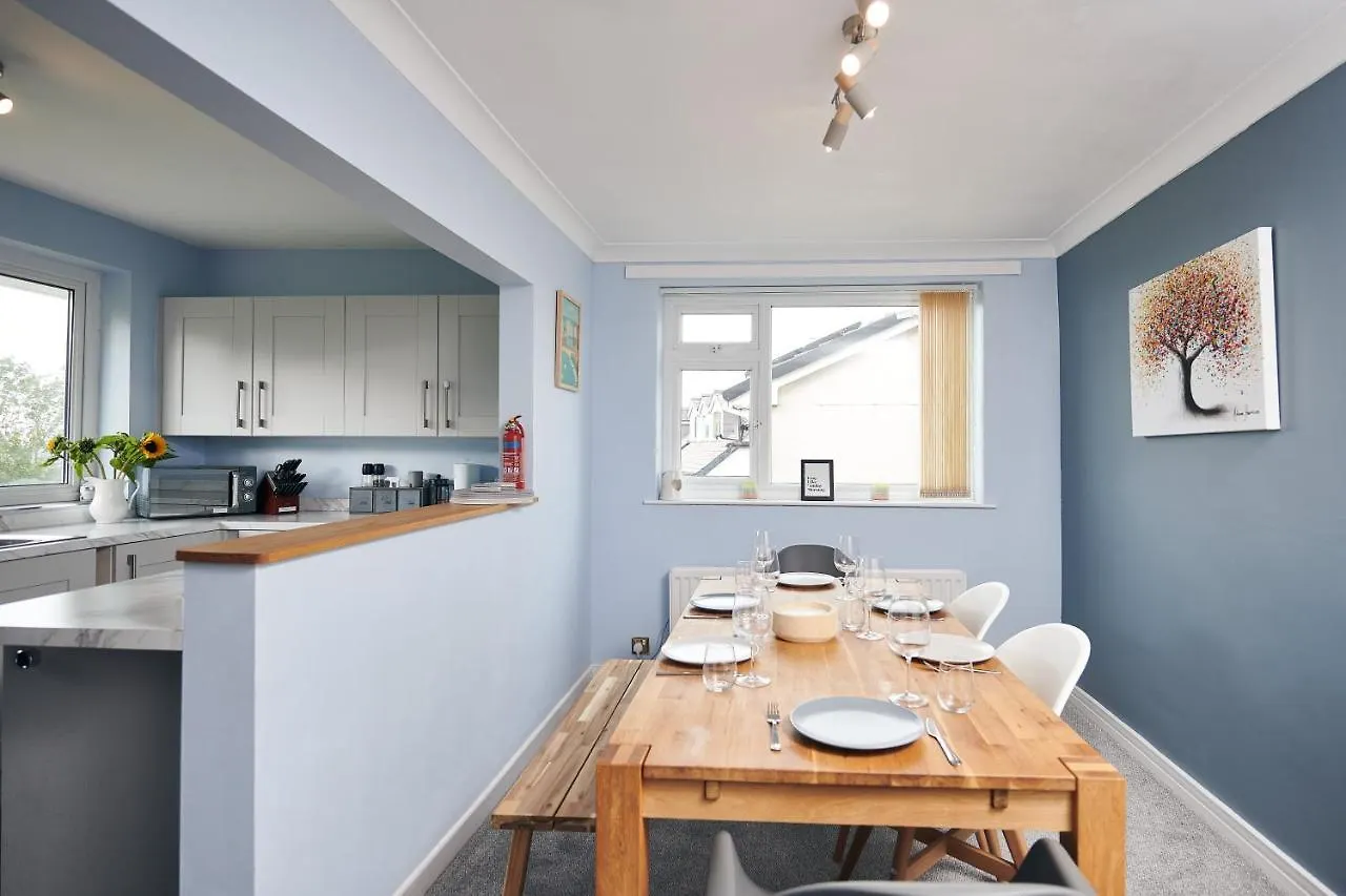 Sea Gem- Beautiful Family With Stunning Sea Views & Garden Tenby