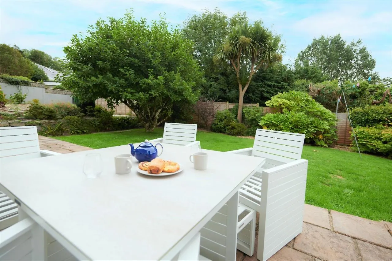 Sea Gem- Beautiful Family With Stunning Sea Views & Garden Holiday home *