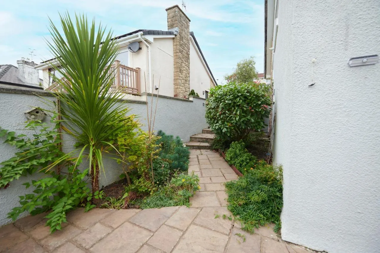 Sea Gem- Beautiful Family With Stunning Sea Views & Garden Holiday home Tenby