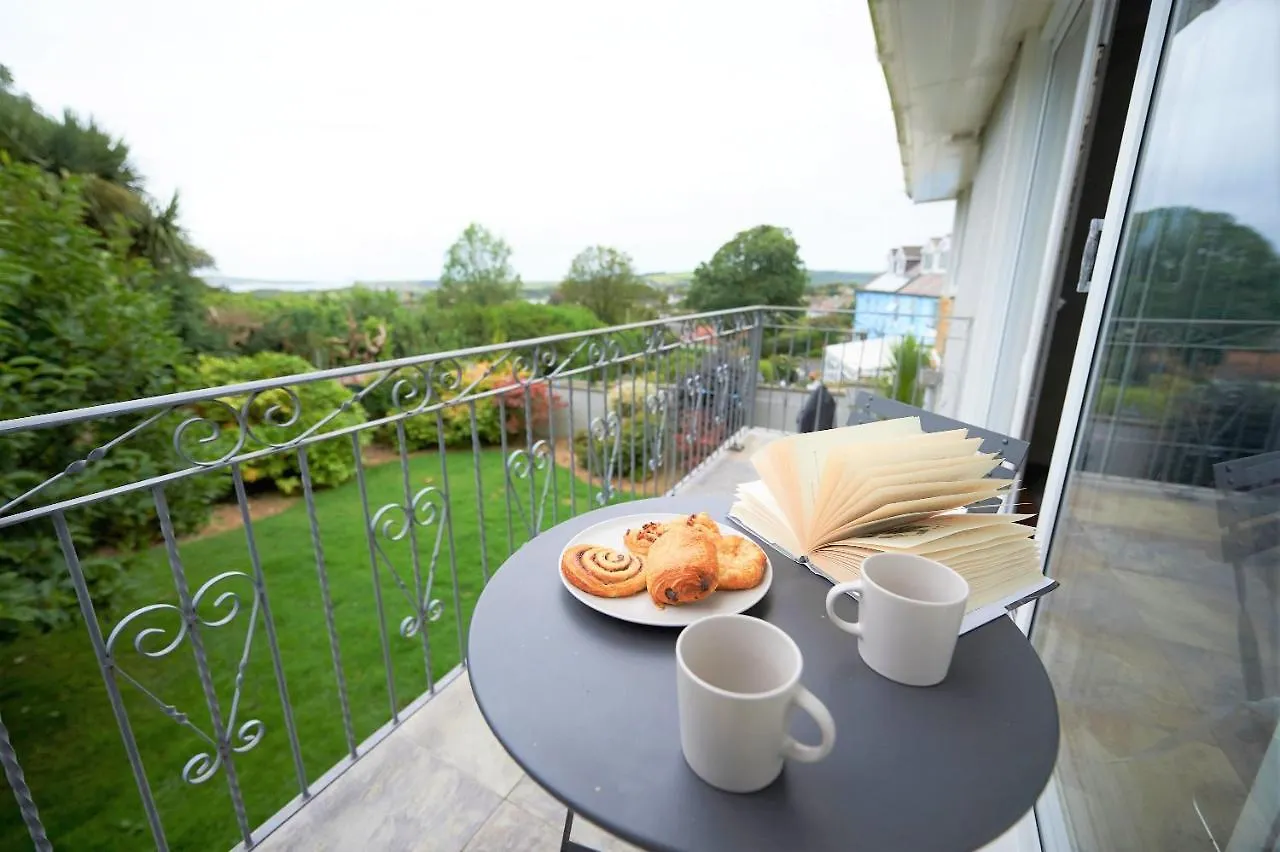 Sea Gem- Beautiful Family With Stunning Sea Views & Garden Holiday home