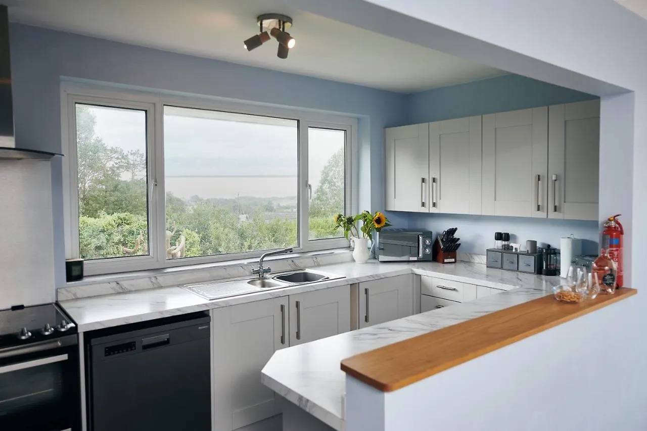 Holiday home Sea Gem- Beautiful Family With Stunning Sea Views & Garden