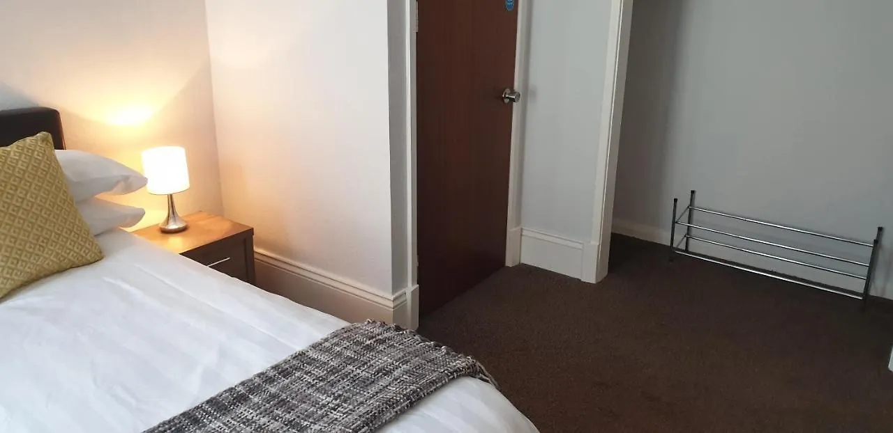 Lockinbar * Tenby