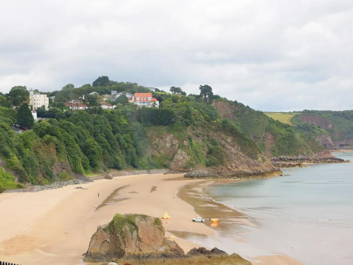 1 Beachtop Court 公寓