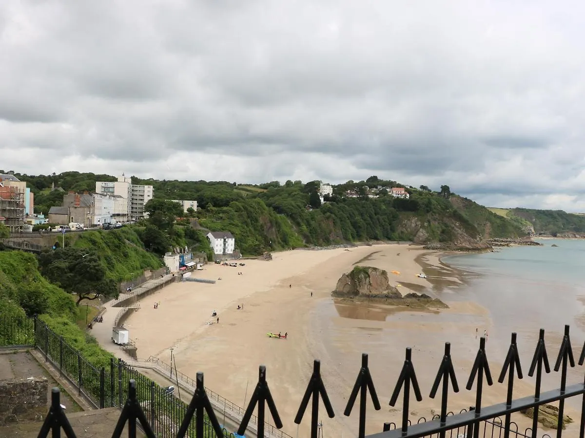 1 Beachtop Court 公寓