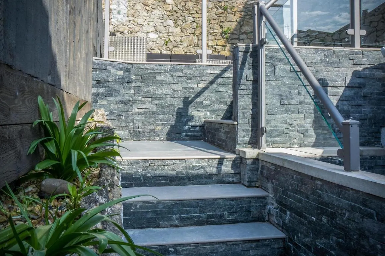 Hawtree - 2 Bedroom -