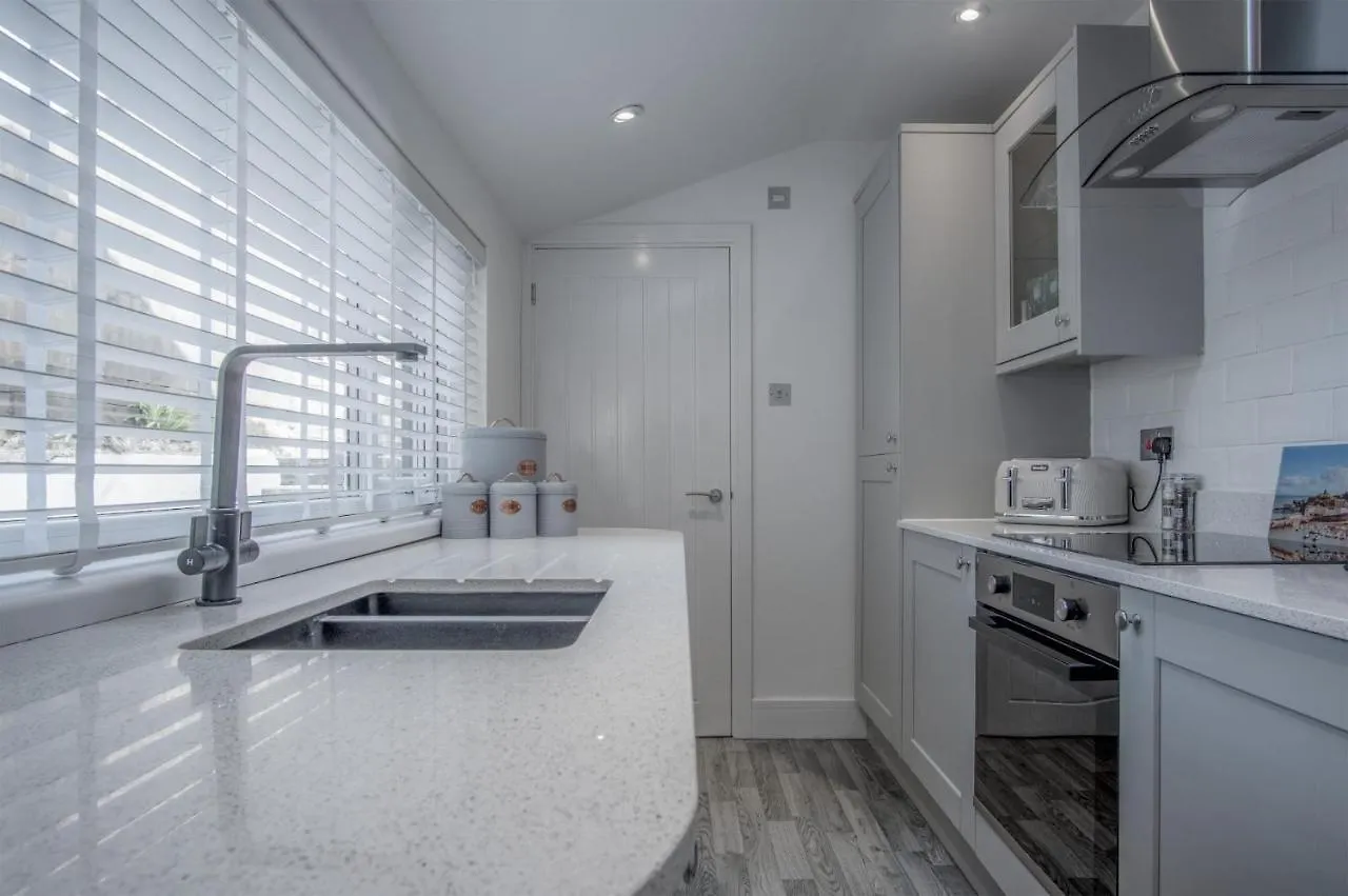 Hawtree - 2 Bedroom - Holiday home